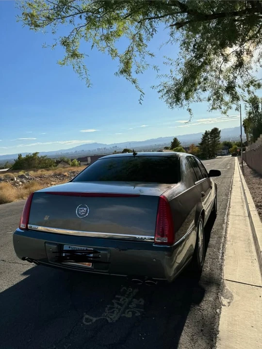 2008 Cadillac DTS - Image 2 of 8