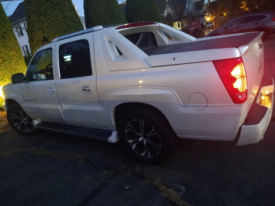 2005 Cadillac Escalade & EXT 2nd Gen - Image 4 of 4