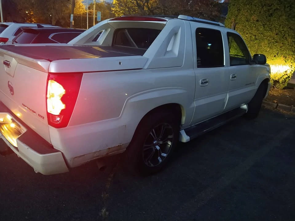 2005 Cadillac Escalade & EXT 2nd Gen - Image 3 of 4