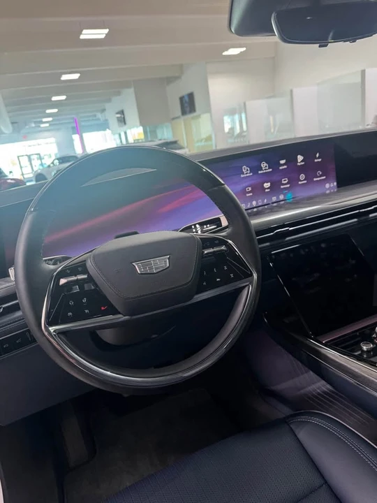 Cadillac Escalade IQ - Image 3 of 8