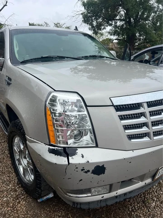 2007 Cadillac Escalade & EXT 3rd Gen - Image 2 of 10