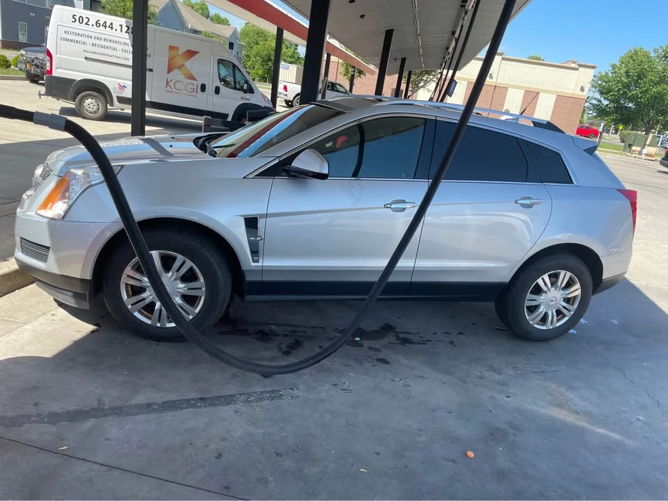 Cadillac SRX - Image 2 of 6