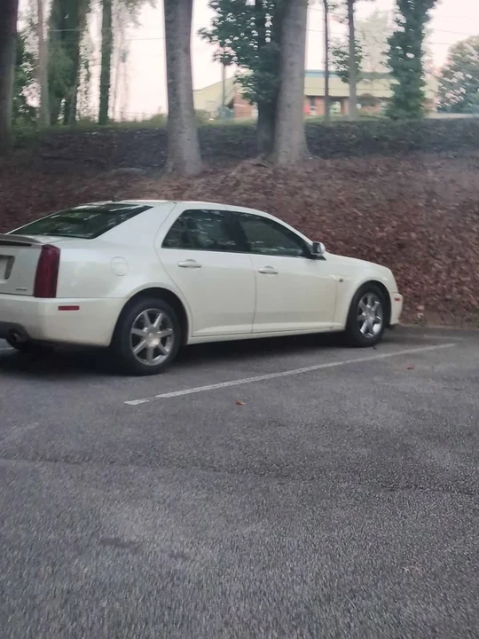 2005 Cadillac STS - Image 2 of 3