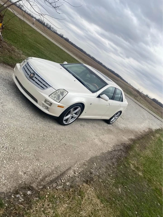 Cadillac STS-V - Image 3 of 5