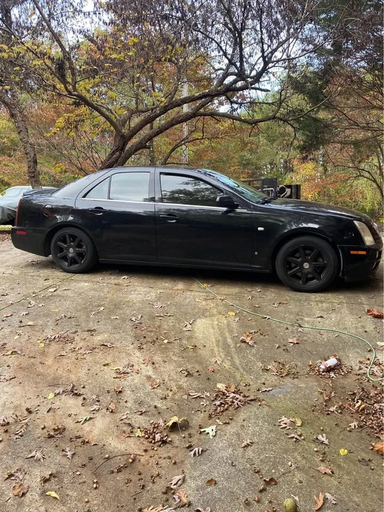 Cadillac STS-V - Image 2 of 3