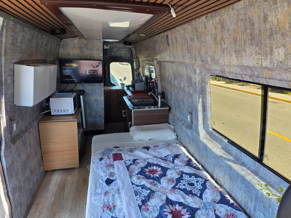 2022 Mercedes-Benz VS30 Sprinter - Image 2 of 15