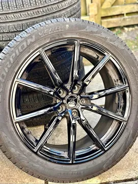 Dodge Durango SRT 2022 Tires and Wheels
