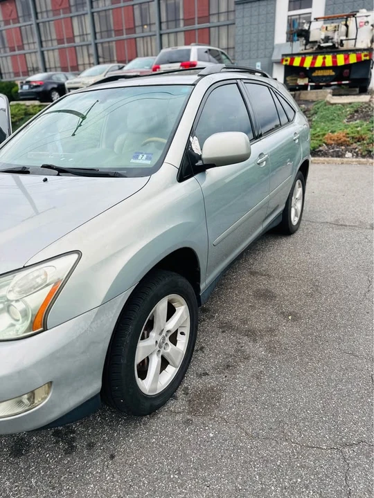 2004 Lexus RX 2nd Gen - Image 5 of 8