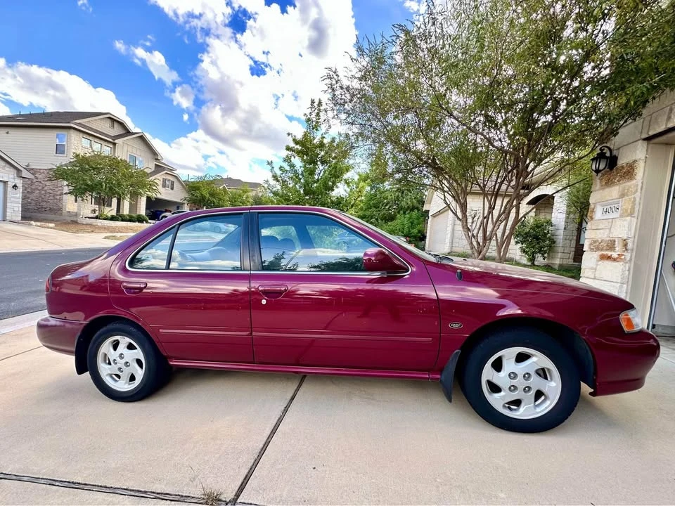 1999 Nissan Versa - Image 4 of 4