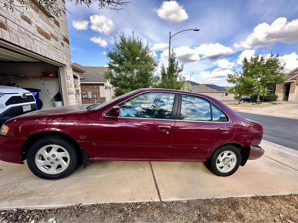 1999 Nissan Versa - Image 2 of 4