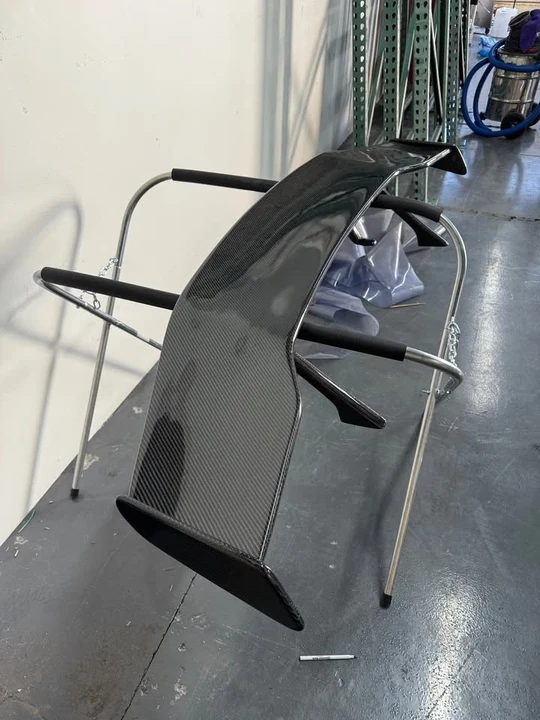 2004 Parts & Memorabilia Bodywork - Image 2 of 2