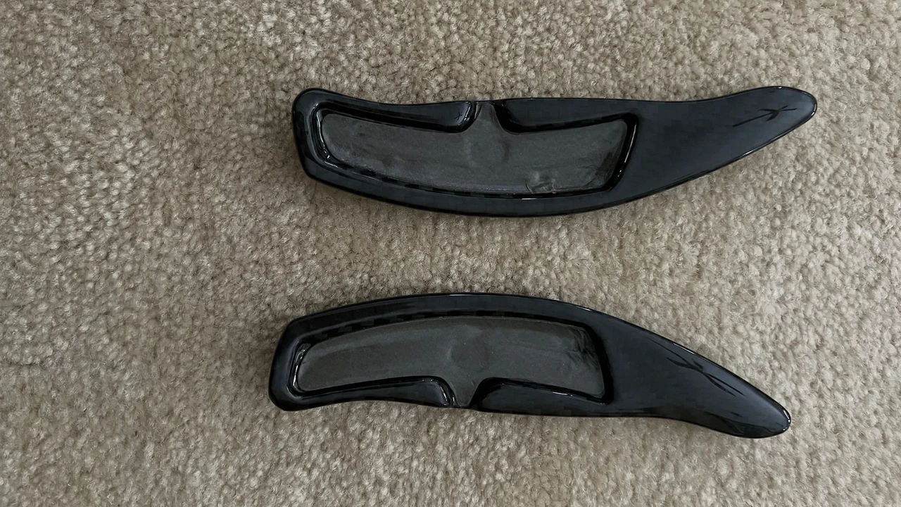 2015 Parts & Memorabilia Seats & Interior - Image 2 of 2