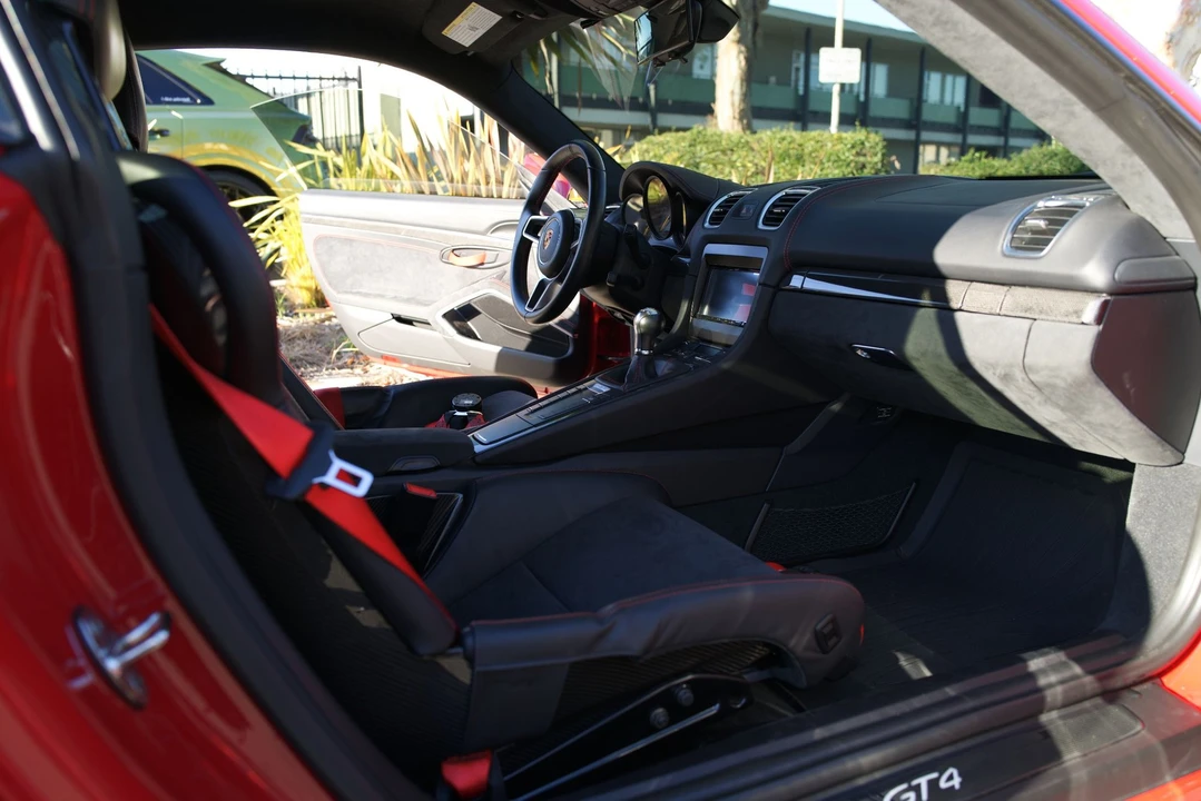 2016 Porsche 981 Cayman GT4 - Image 9 of 15