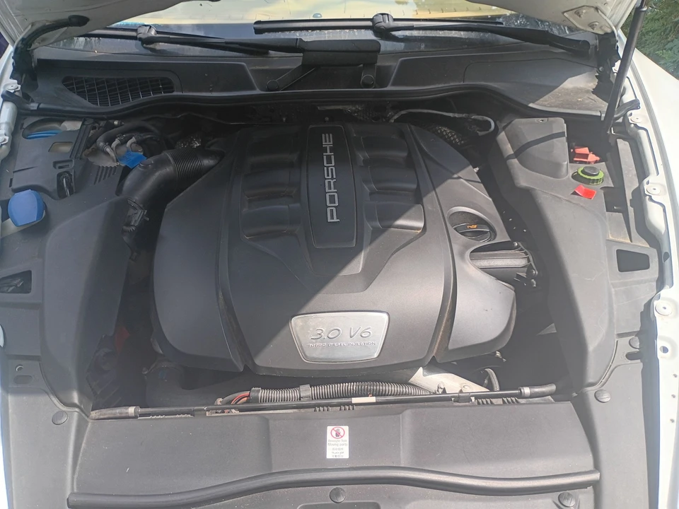 2013 Porsche 958 Cayenne Diesel - Image 18 of 19