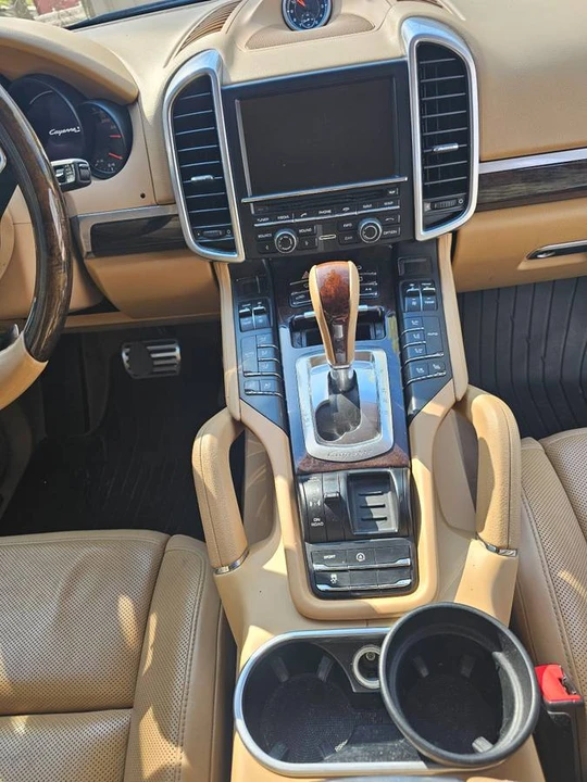 2016 Porsche 958 Cayenne S - Image 14 of 20