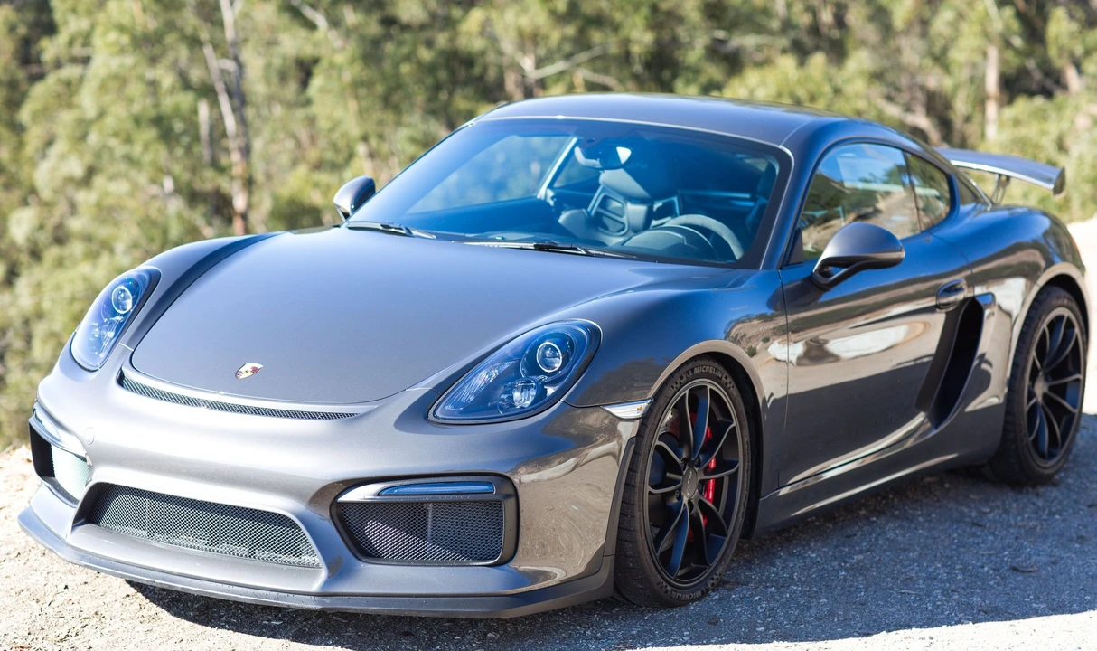 2016 Porsche 981 Cayman GT4 - Image 2 of 14