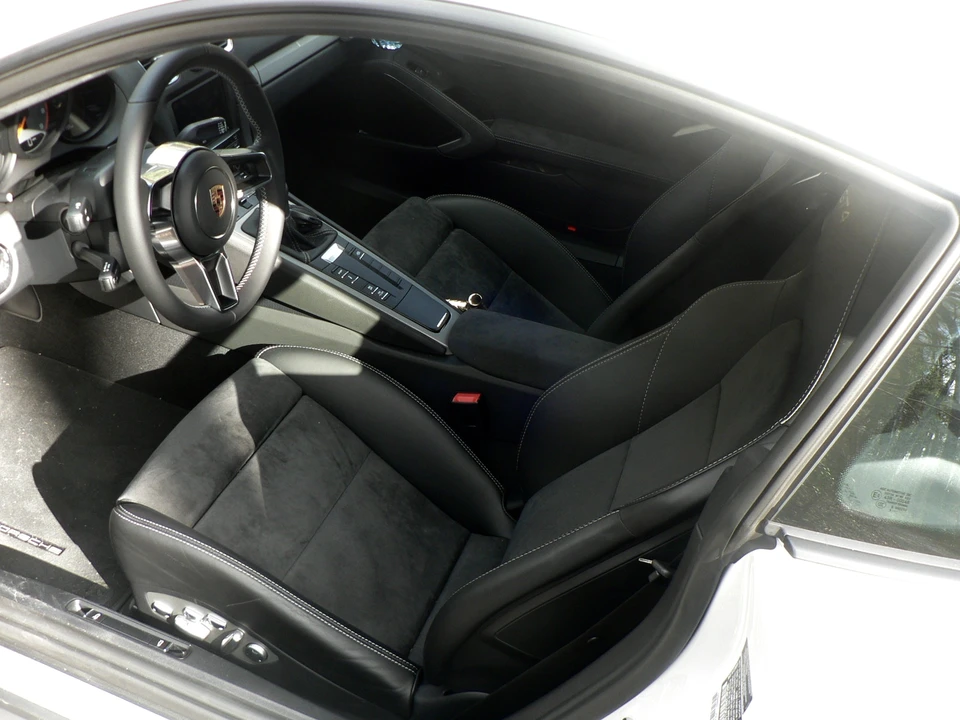 2016 Porsche 981 Cayman GT4 - Image 5 of 8