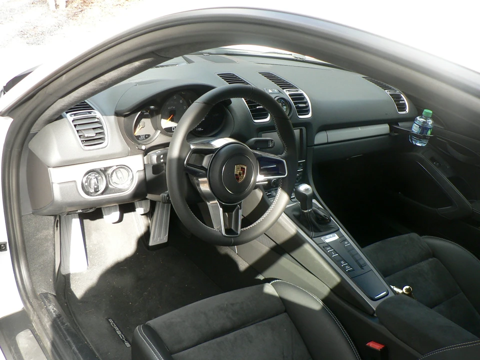2016 Porsche 981 Cayman GT4 - Image 6 of 8