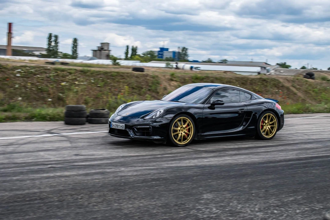 2015 Porsche 981 Cayman - Image 8 of 16