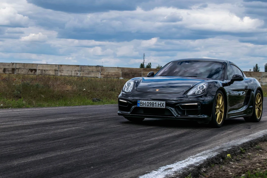 2015 Porsche 981 Cayman - Image 7 of 16