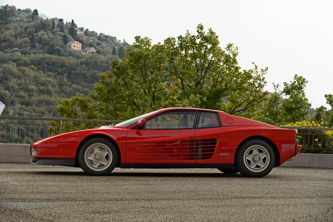 Ferrari Testarossa - Image 2 of 24