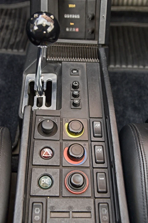 Ferrari Testarossa - Image 9 of 24