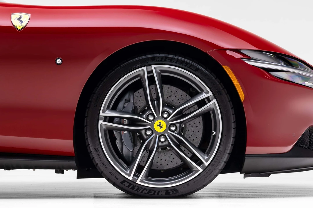2022 Ferrari Roma - Image 17 of 31