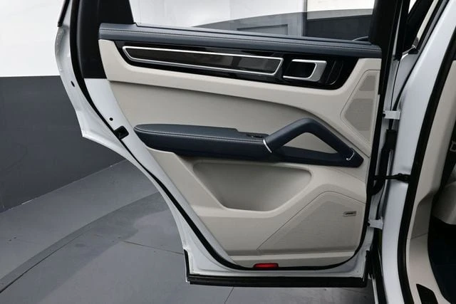 2022 Porsche 9Y0/9Y3 Cayenne Coupe - Image 13 of 31
