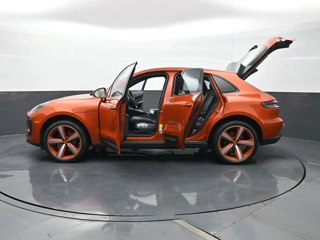 2023 Porsche Macan - Image 29 of 31
