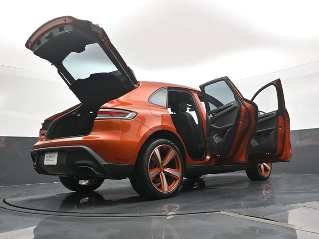 2023 Porsche Macan - Image 26 of 31