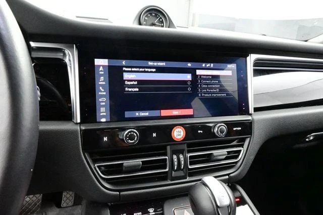 2023 Porsche Macan - Image 10 of 31