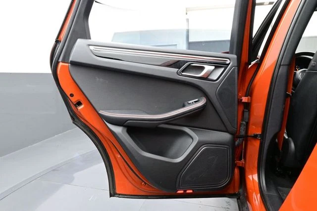 2023 Porsche Macan - Image 13 of 31