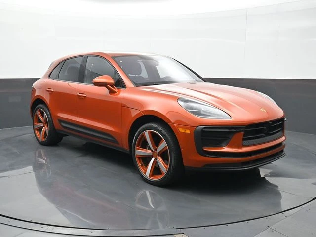 2023 Porsche Macan - Image 24 of 31