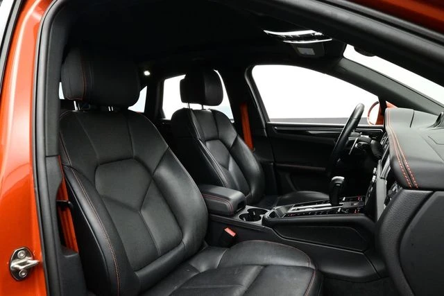 2023 Porsche Macan - Image 18 of 31