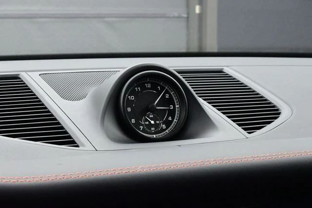 2023 Porsche Macan - Image 12 of 31