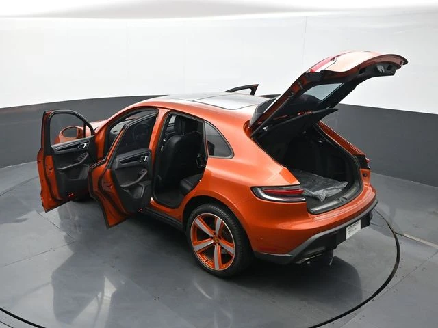 2023 Porsche Macan - Image 28 of 31