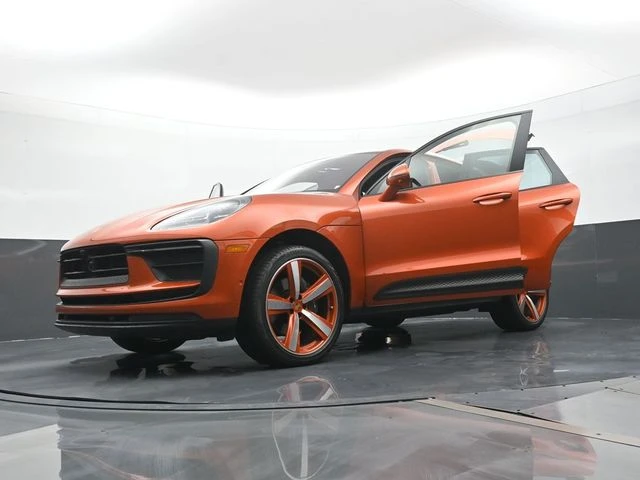 2023 Porsche Macan - Image 30 of 31