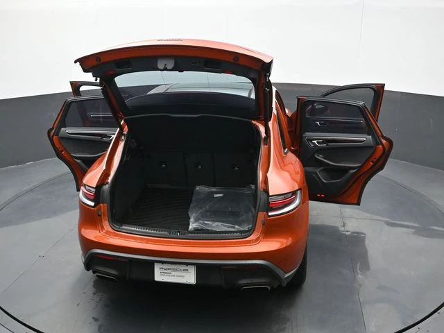 2023 Porsche Macan - Image 27 of 31