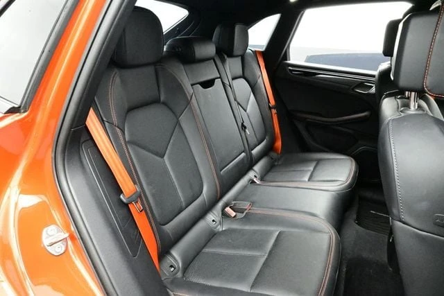 2023 Porsche Macan - Image 17 of 31