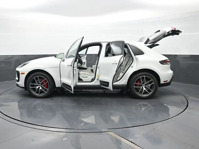 2023 Porsche Macan S - Image 28 of 31