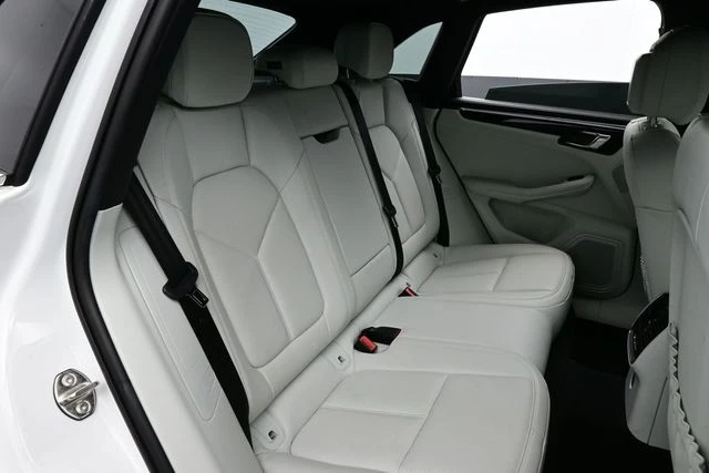 2023 Porsche Macan S - Image 15 of 31
