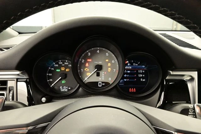 2023 Porsche Macan S - Image 9 of 31