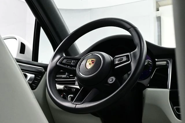 2023 Porsche Macan S - Image 19 of 31