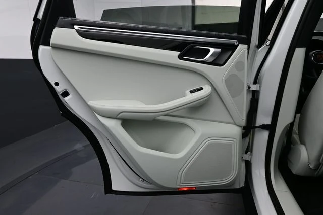 2023 Porsche Macan S - Image 12 of 31