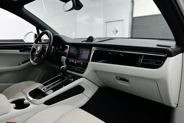 2023 Porsche Macan S - Image 17 of 31