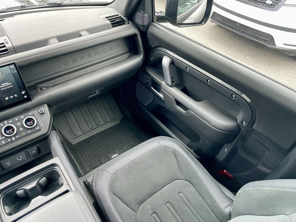 2024 Land Rover Defender L663 - Image 18 of 31