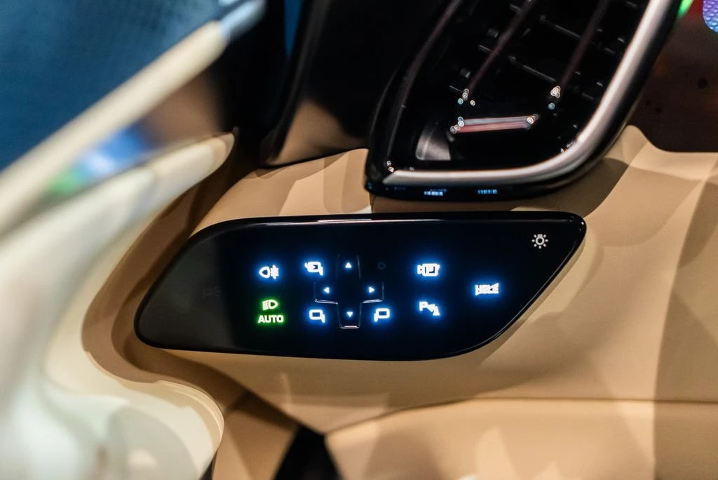 2024 Ferrari Roma Spider - Image 30 of 31