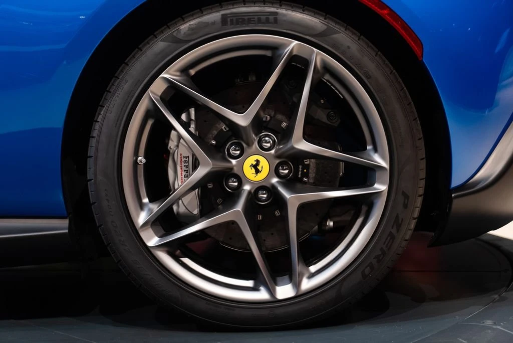 2024 Ferrari Roma Spider - Image 12 of 31