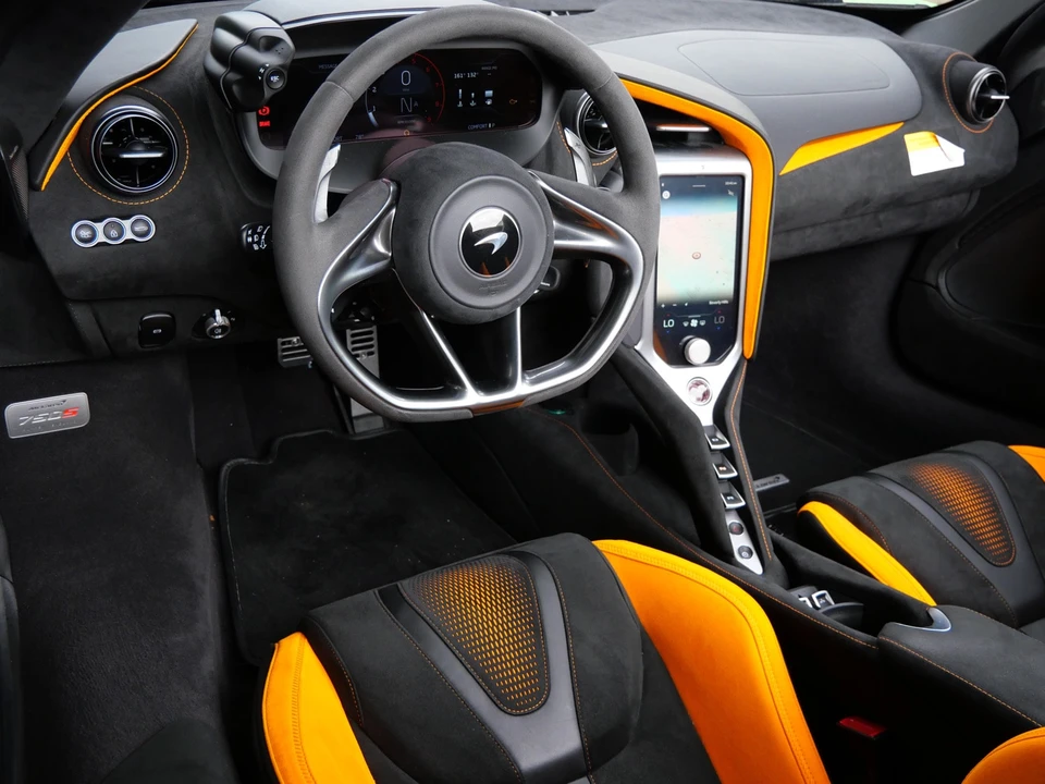 2024 McLaren 750S Spider - Image 8 of 31
