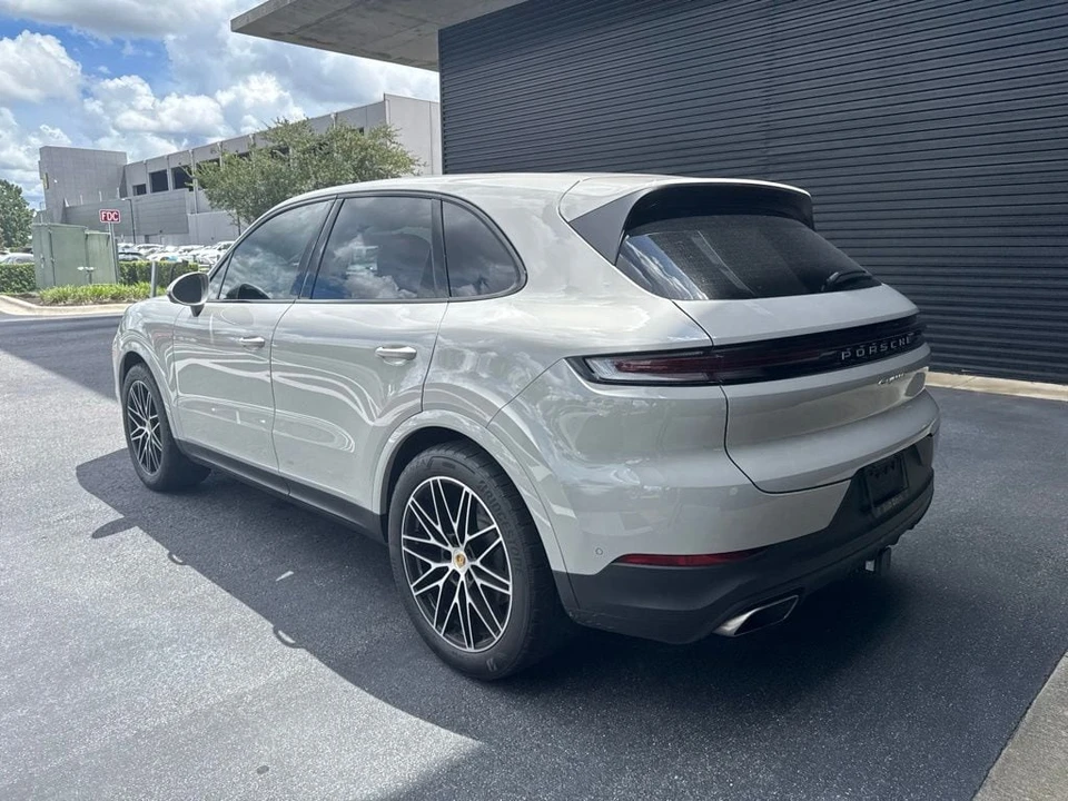 2024 Porsche 9Y0/9Y3 Cayenne - Image 3 of 7